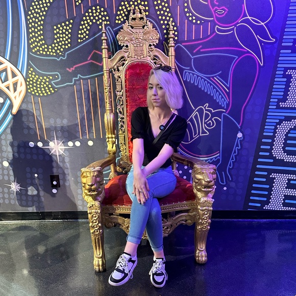 Meet your Posher, Nora - Picture 2 of 4